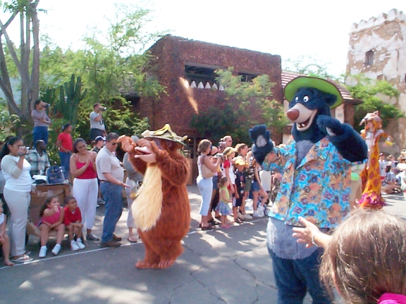 DCP02021.jpg - King Louie & Balloo